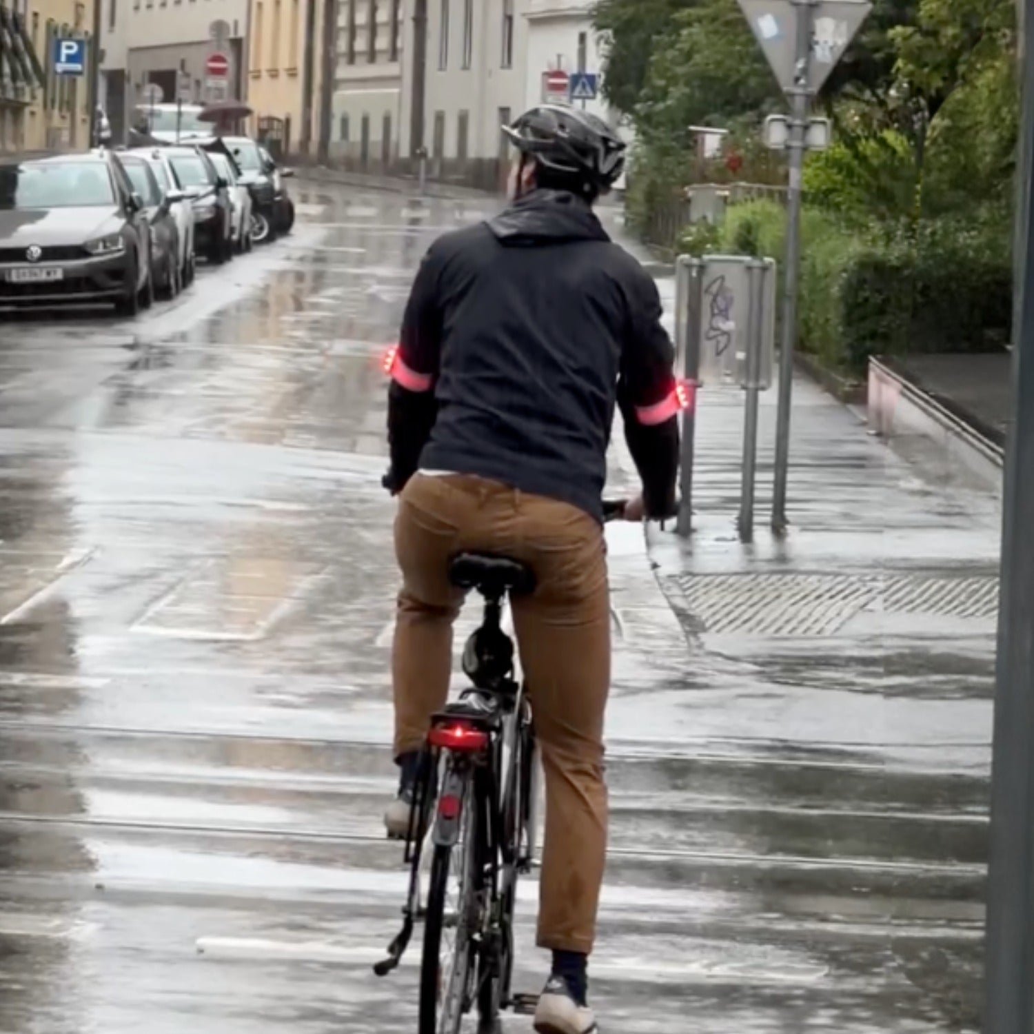 Rutschiges Laub im Herbst: behalte am E-Bike die volle Kontrolle