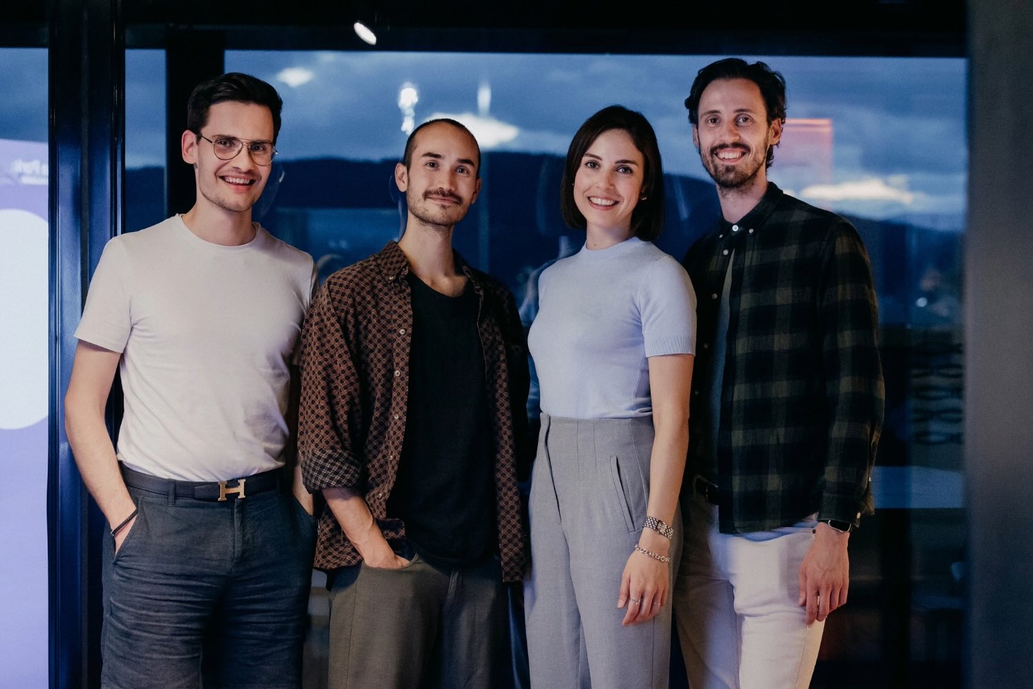 Das Flasher Team von links nach rechts: Alexander Rech, Martin Simpson, Ines Wöckl, Fabian Wöckl, alle lachend.